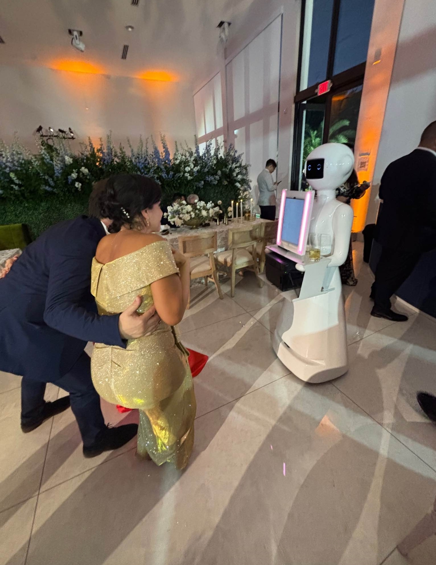 Robot Photobooth Rental Miami | Interactive Event Photo Booth - Image 4