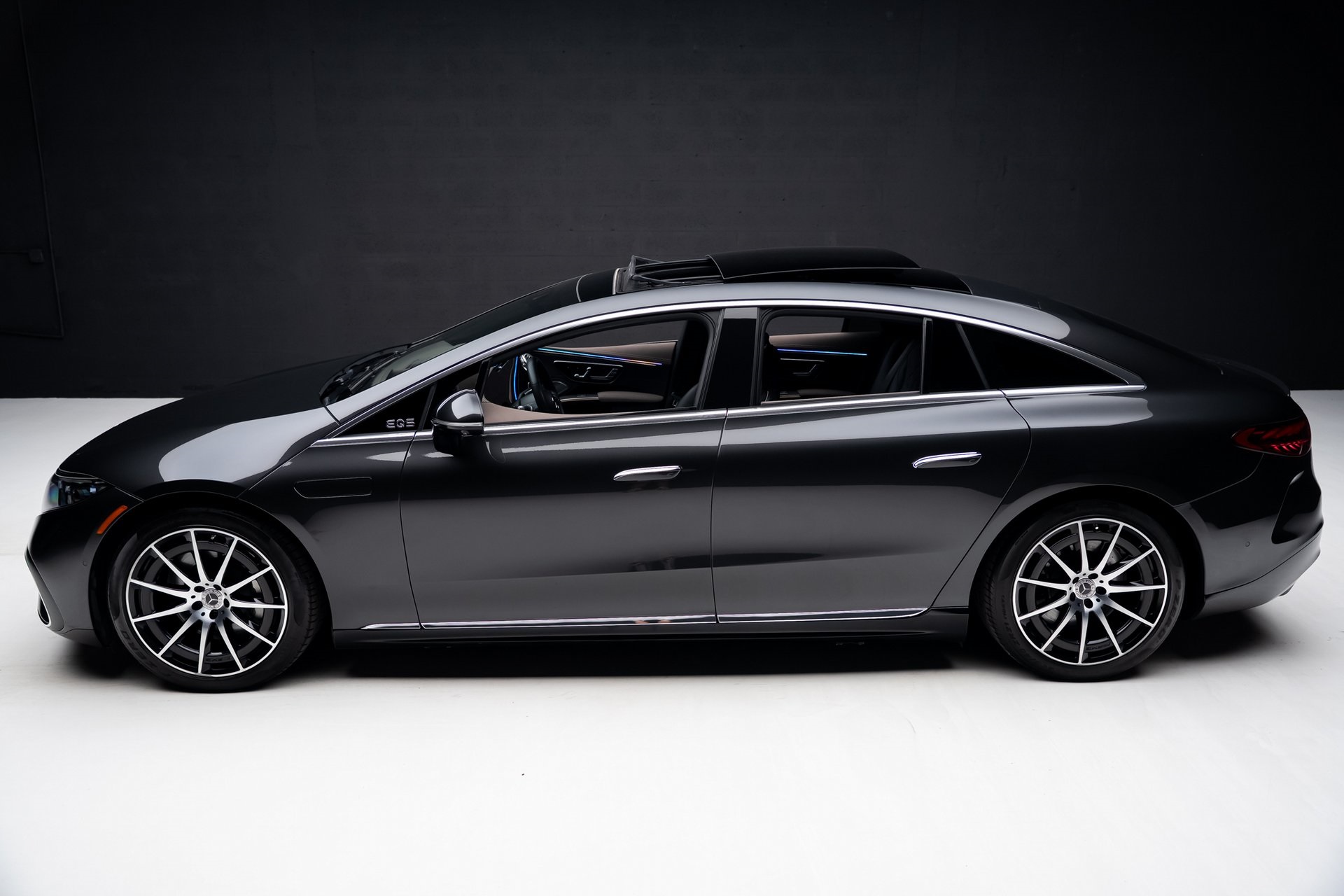 Mercedes-Benz EQS Chauffeur Service | Electric Luxury Black Car in South Florida - Image 4