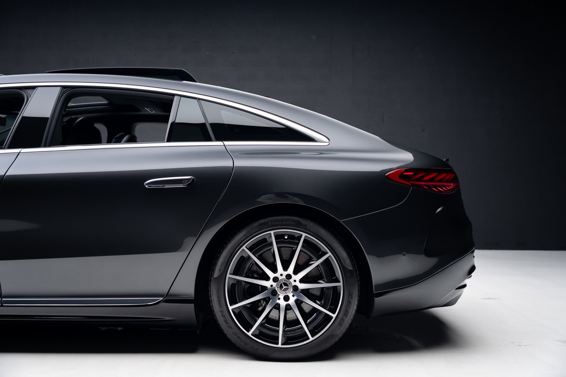 Mercedes-Benz EQS Chauffeur Service | Electric Luxury Black Car in South Florida - Image 5